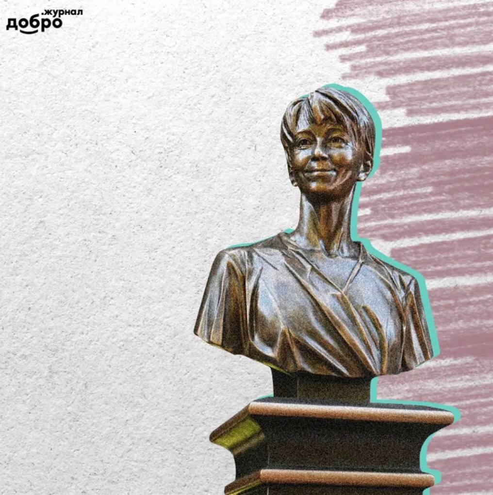 В центре Адлера открыли памятник погибшему российскому общественному деятелю Елизавете Глинке, больше известной как Доктор Лиза